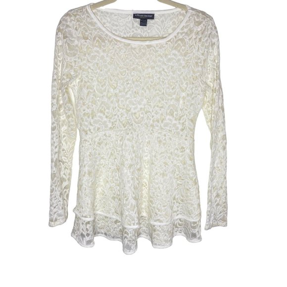 A Pea in the Pod White Tiered Lace Long Sleeve Top Medium Maternity Blouse - Picture 2 of 10